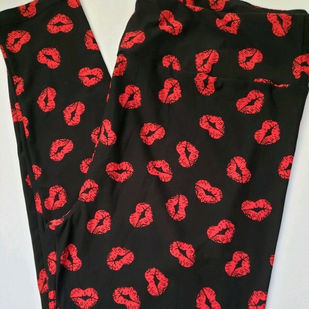 Lularoe Kiss Hearts TC Leggings Red & Black Lipstick Hearts Lips Valentines New!